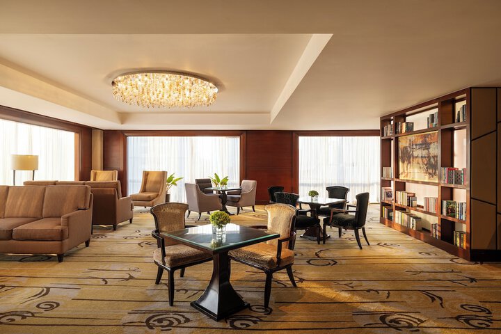 Lounge 82 of 89