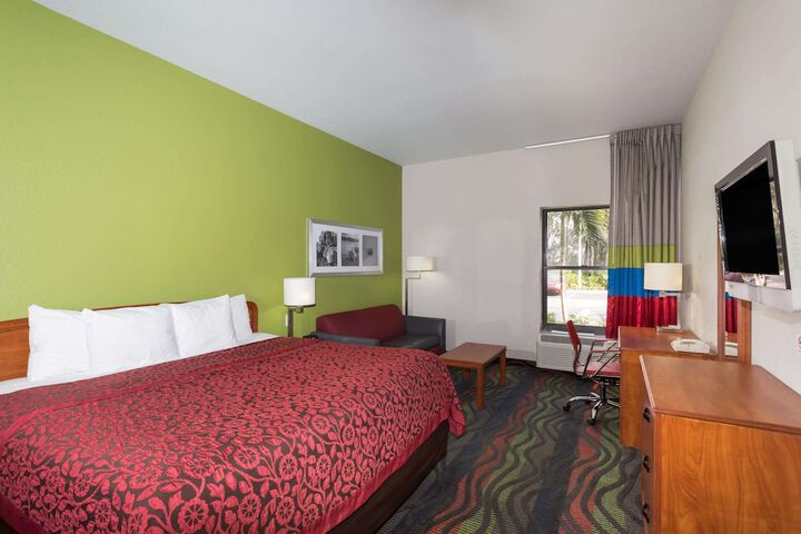 1 King Bed (2 of 10)
