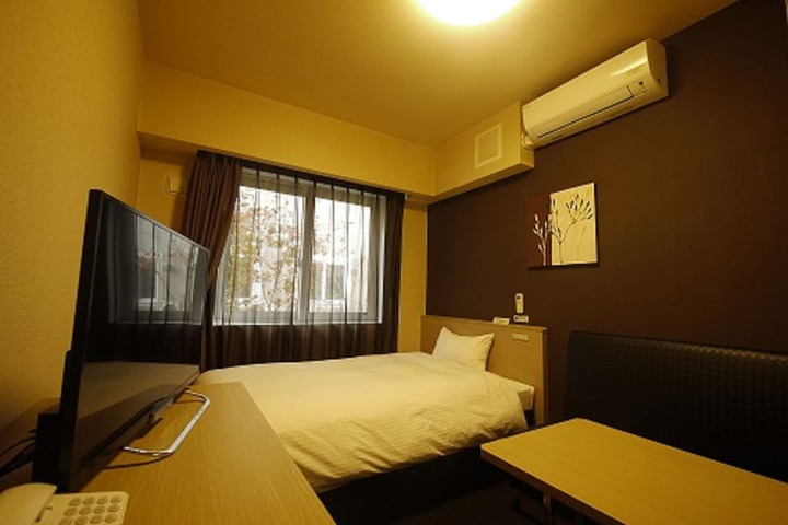 Room 5 of 19