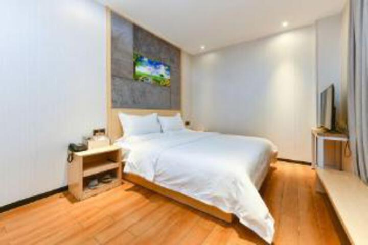 Room 4 of 6