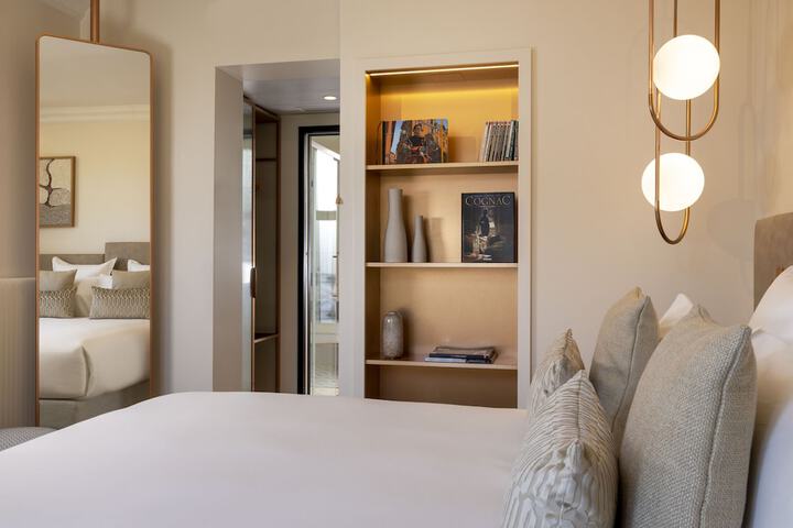 Room 10 of 42