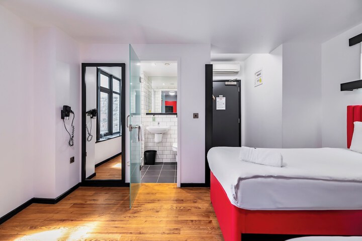 Room 48 of 100