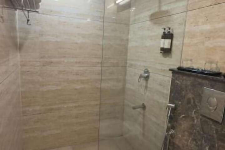 Room 14 of 22