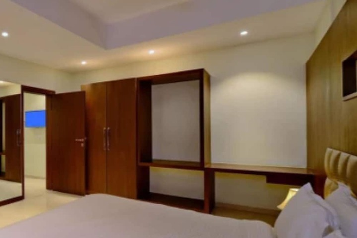 Room 11 of 24