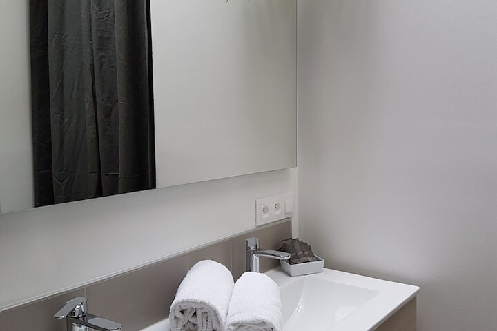 Room 35 of 51