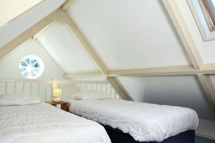 Room 13 of 36