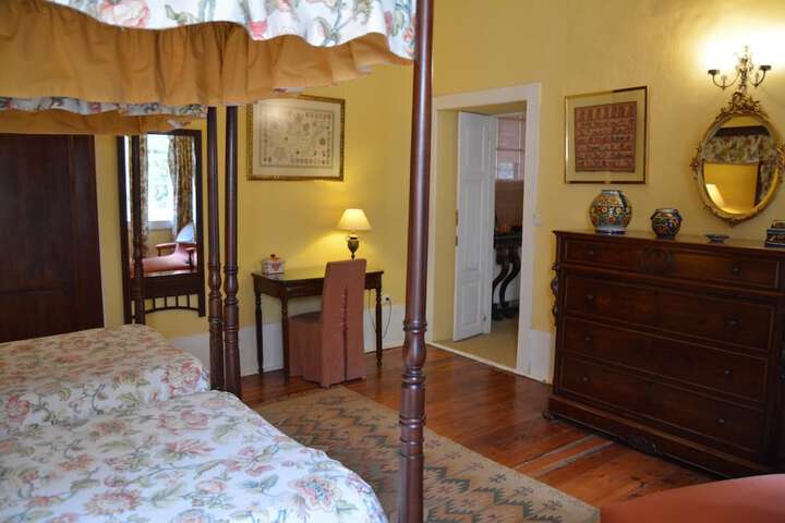 Room 10 of 42