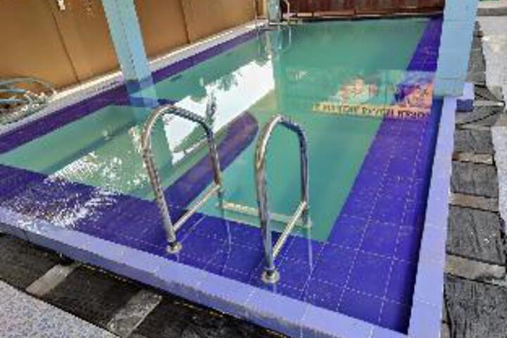 Pool 2 of 12