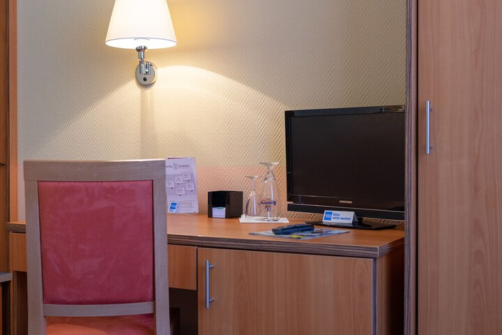 Room 12 of 66