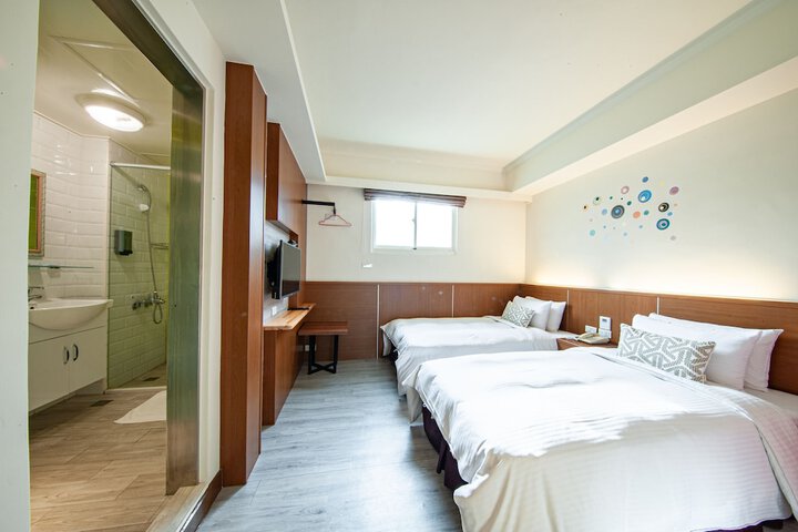 Room 13 of 32