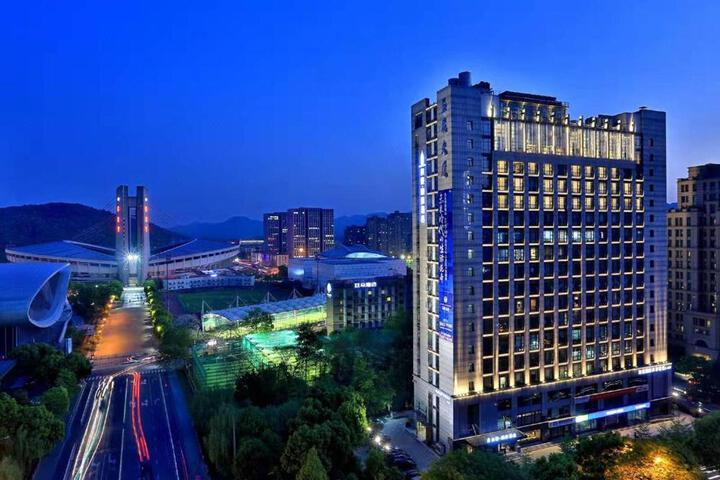Mehood Lestie Hangzhou West Lake Huanglong Sports Center Flagship Store
