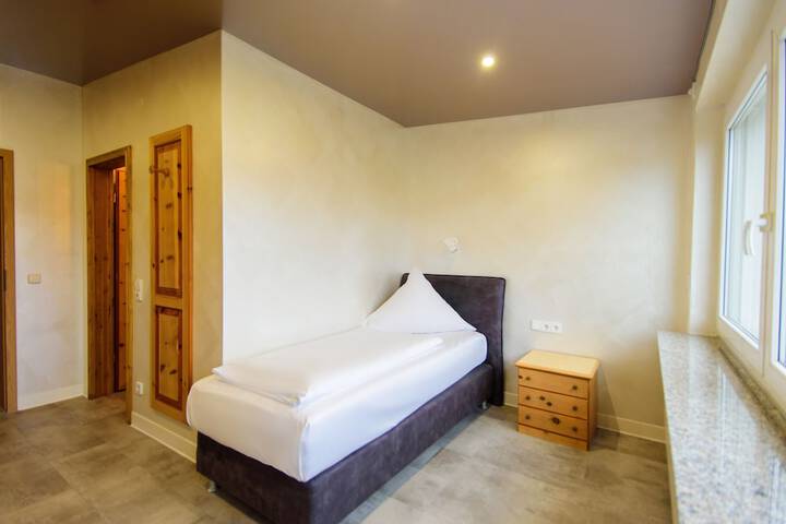 Room 34 of 65