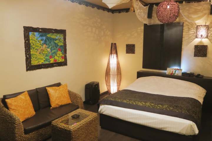 Room 5 of 38