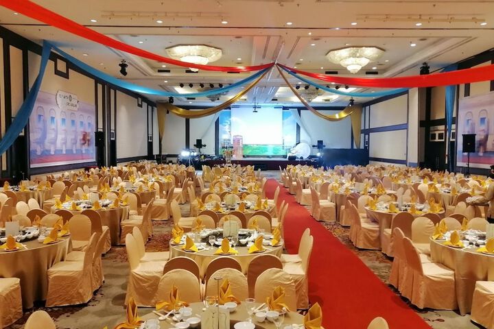 Ballroom/Hall 38 of 46