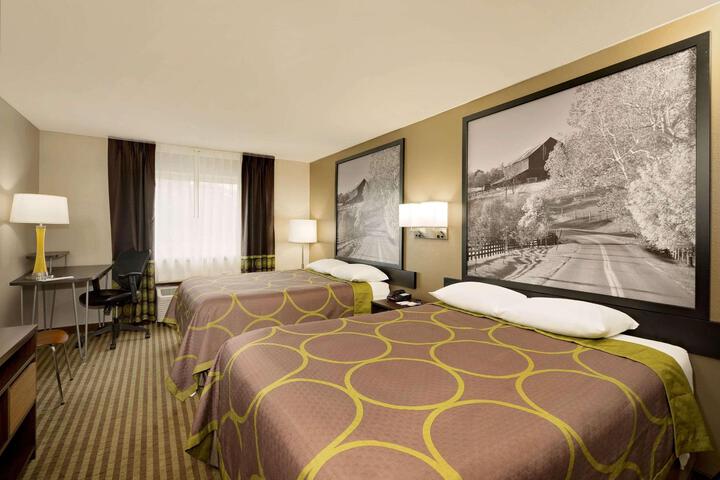 1 Queen Bed (13 of 13)