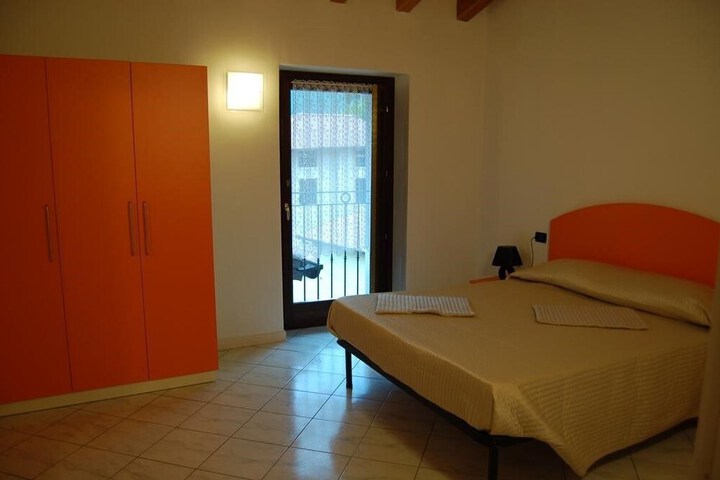 Room 3 of 16