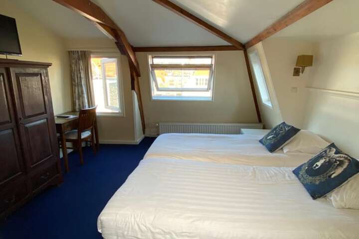 Room 8 of 37