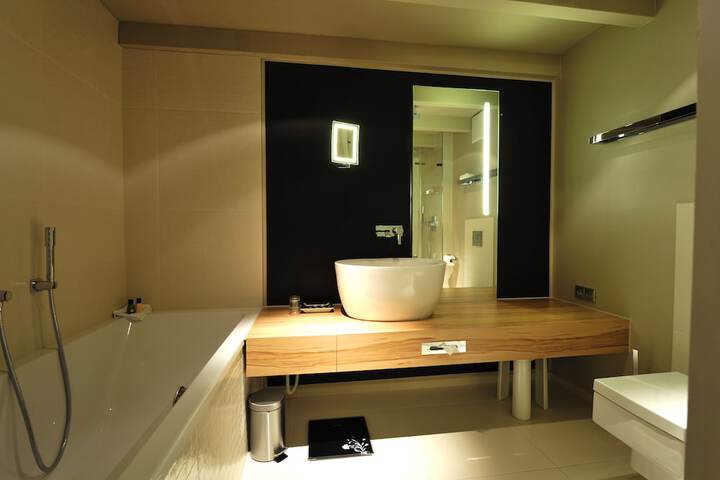 Room 46 of 80