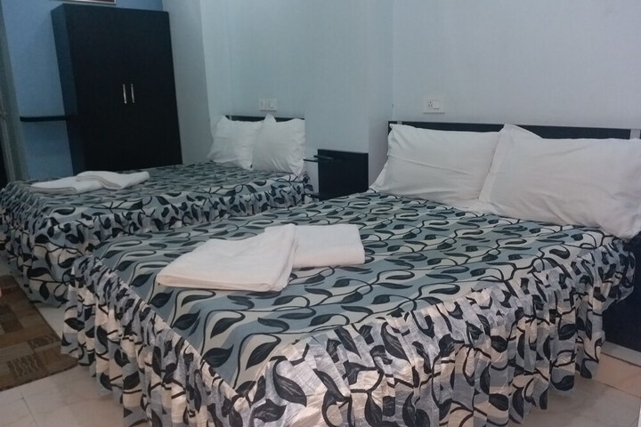 Room 12 of 63