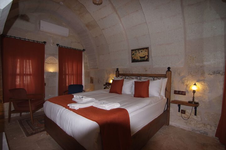 Room 8 of 116