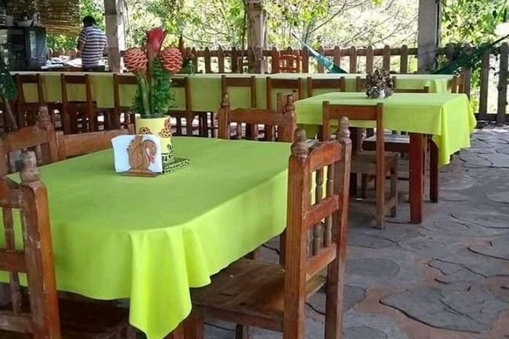 Dining 15 of 43