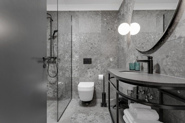 Room 42 of 48