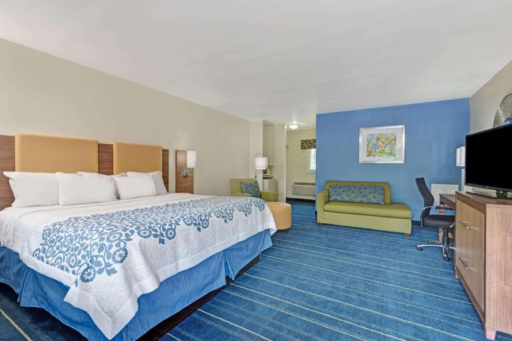 1 King Bed Mobility Accessible (5 of 8)