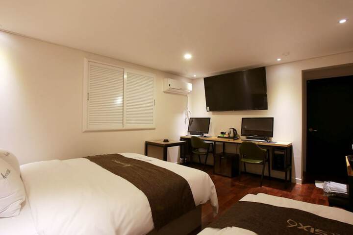 Room 10 of 35