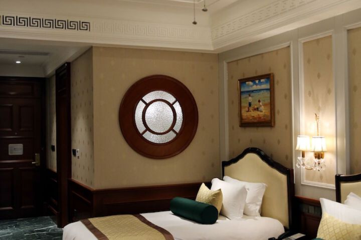Room 33 of 111