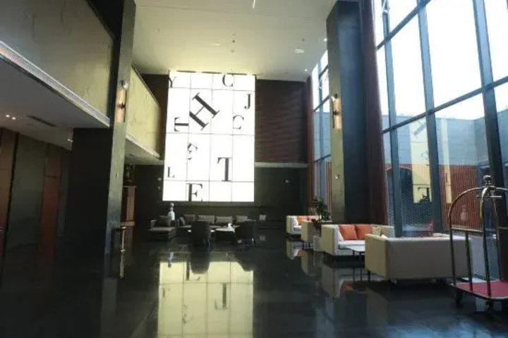 Room 4 of 12
