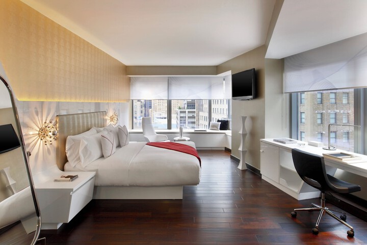 1 King Bed (10 of 27)