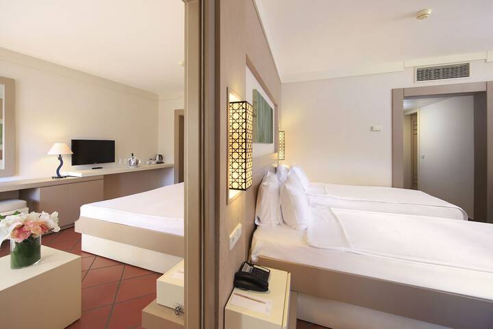 Room 16 of 83