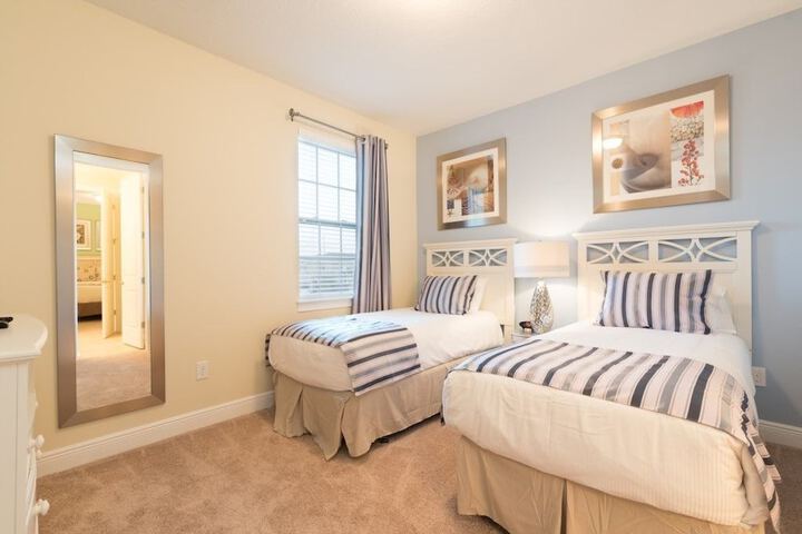 Room 8 of 32