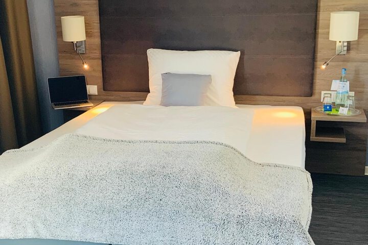 Room 15 of 46