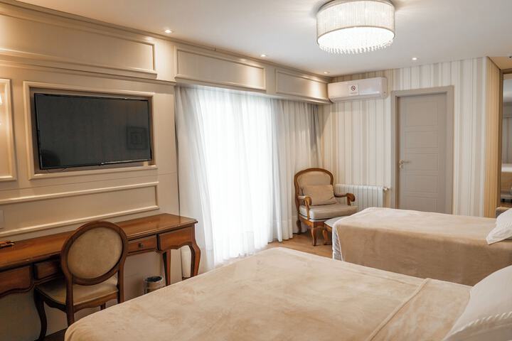 Room 10 of 108