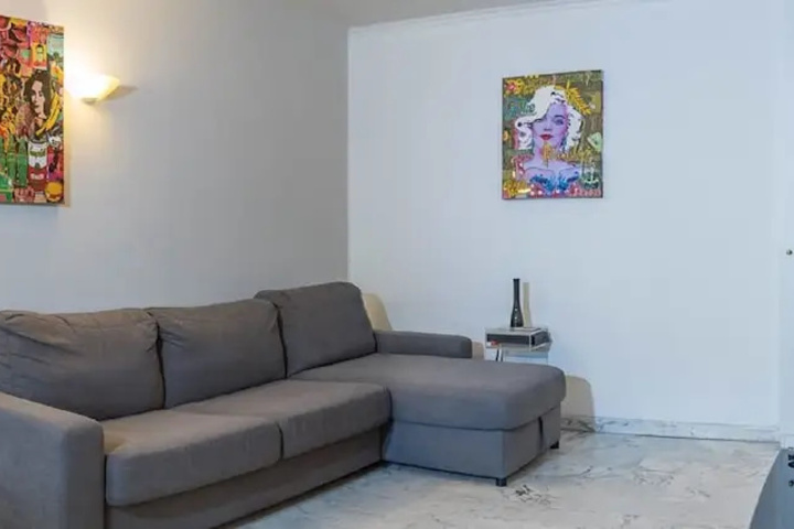 Room 8 of 10