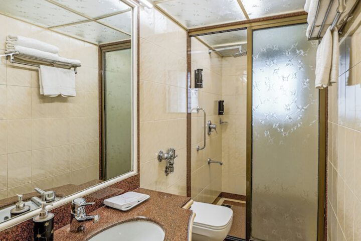 Room 16 of 18