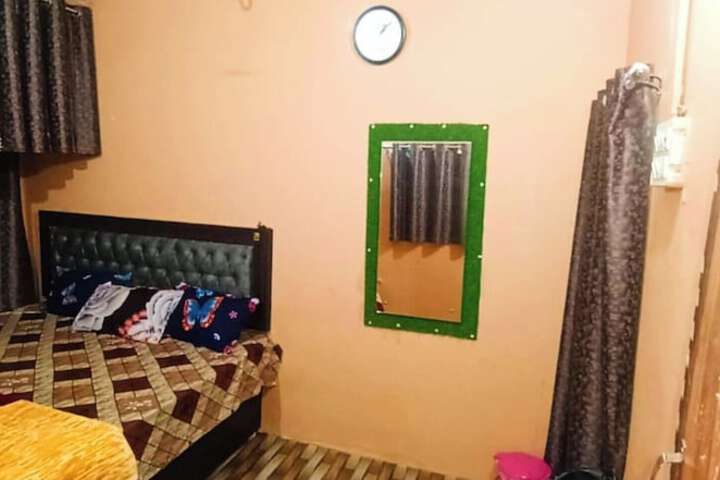 Room 13 of 21
