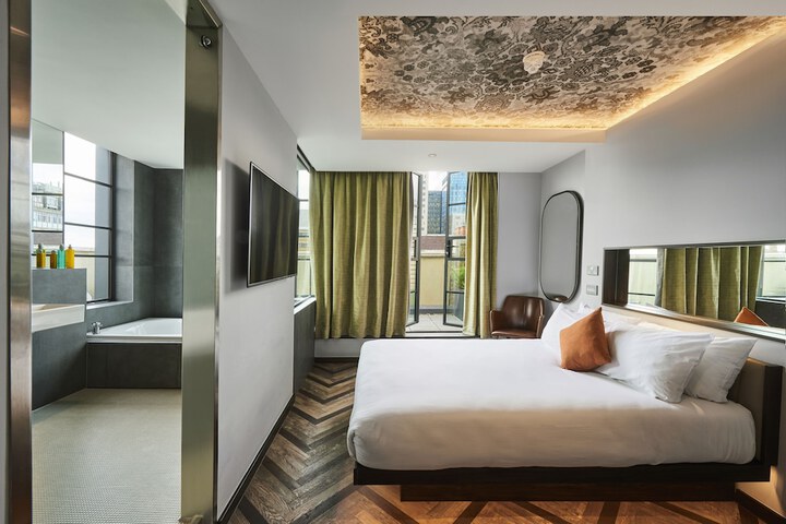 Room 13 of 44