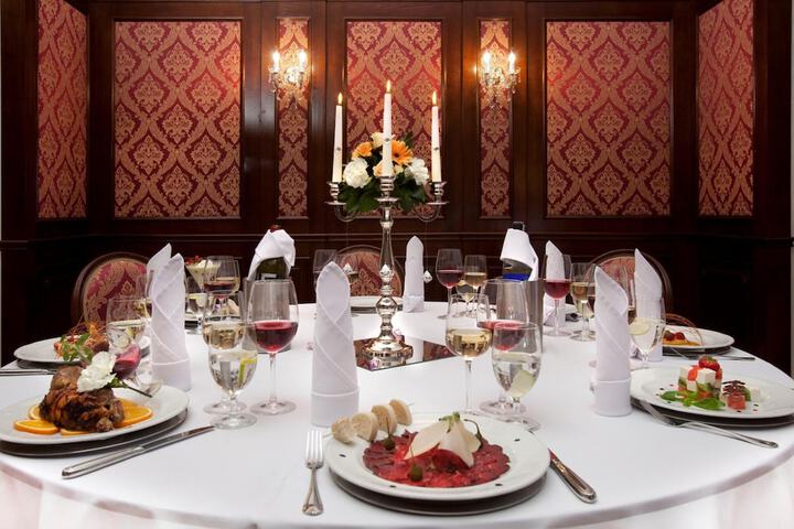 Dining 42 of 63
