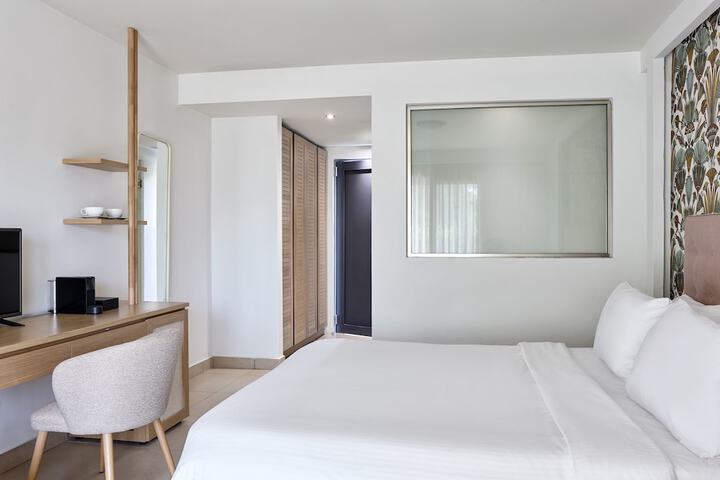 Room 30 of 110