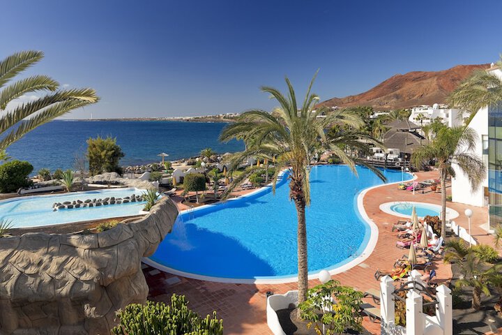 Hotel with Pool