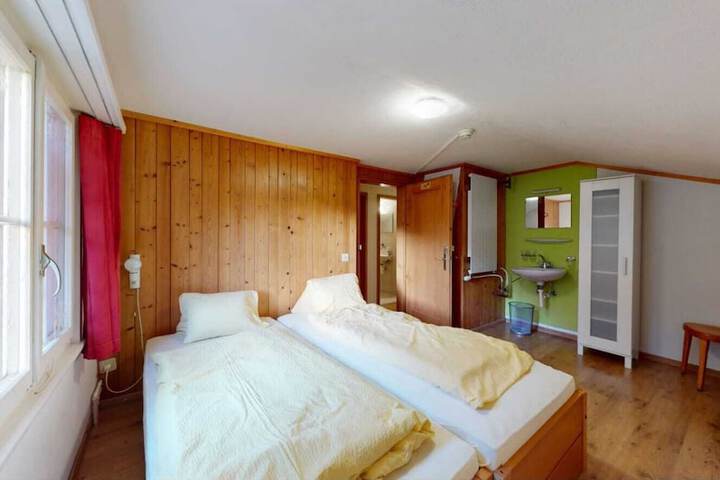 Room 3 of 10