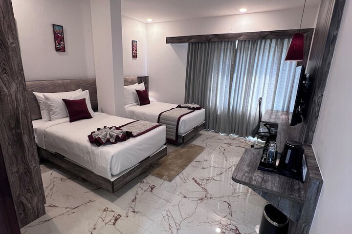 Room 10 of 20