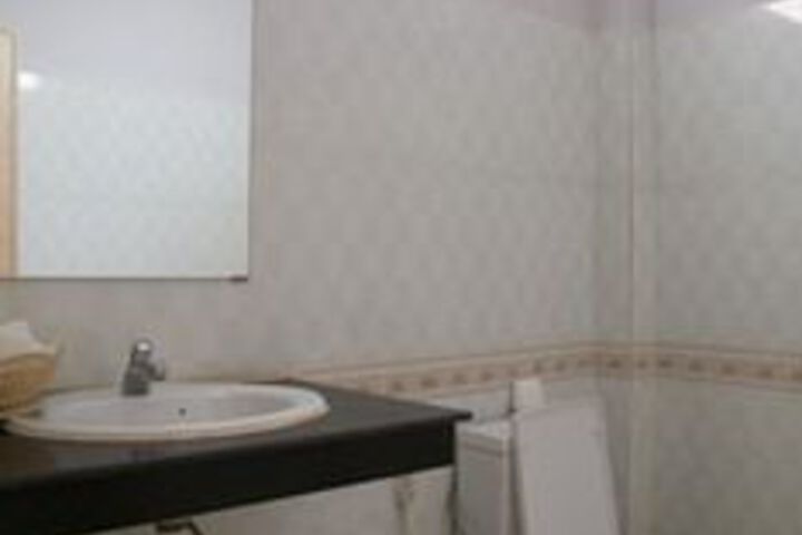 Room 6 of 66