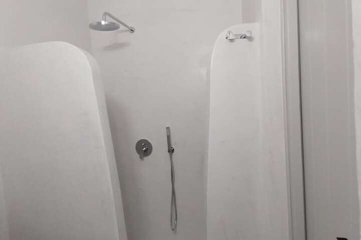 Room 6 of 75