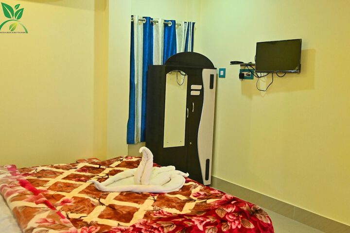 Room 2 of 32