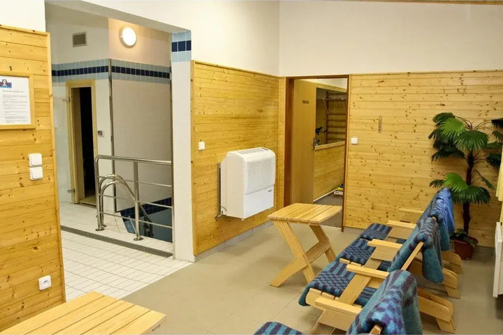 Room 4 of 24