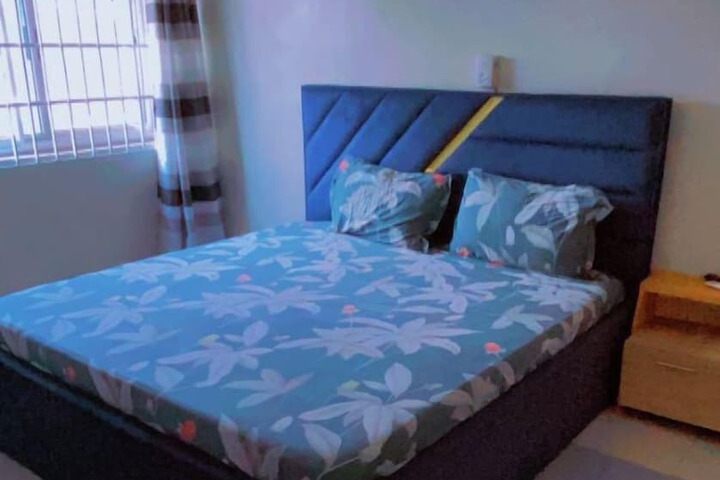 Room 6 of 16