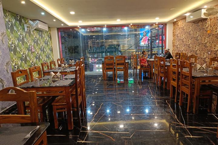Dining 11 of 15